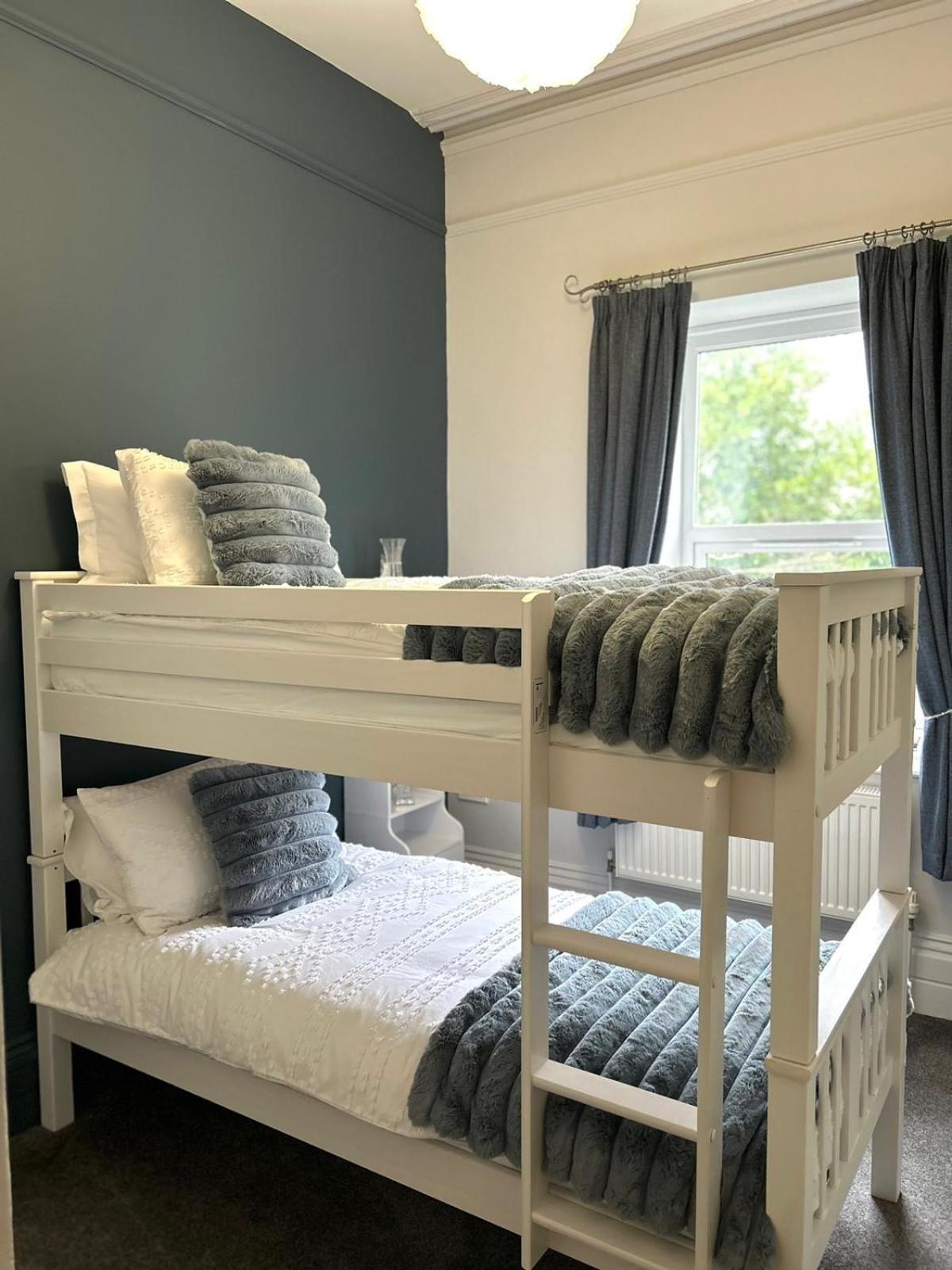 Apartment New Stunning By The Sea In Torquay